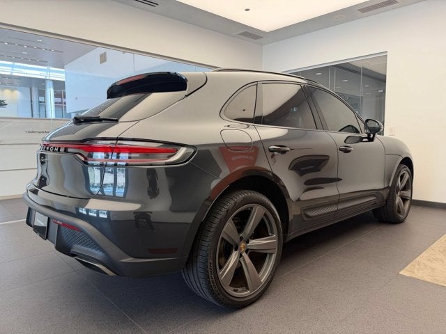 2022 Porsche Macan Base