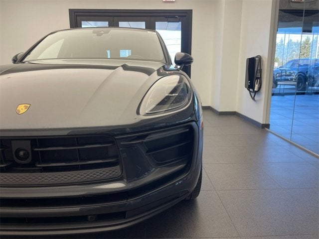 2025 Porsche Macan Base