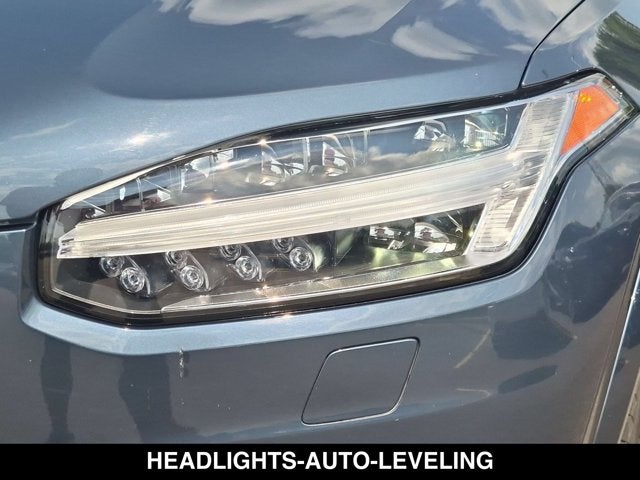 2021 Volvo XC90 Momentum