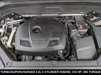 2016 Volvo XC90 T6 Momentum