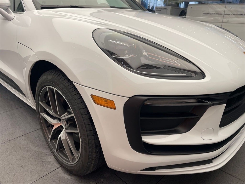 2026 Porsche Macan Base