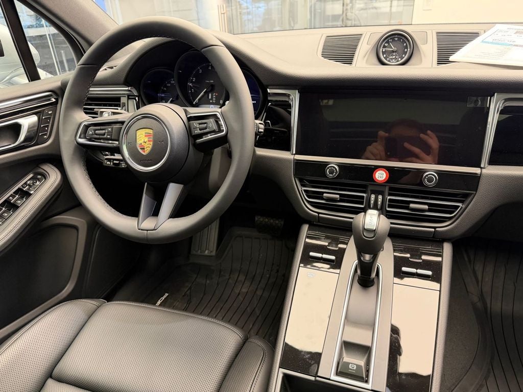2026 Porsche Macan Base