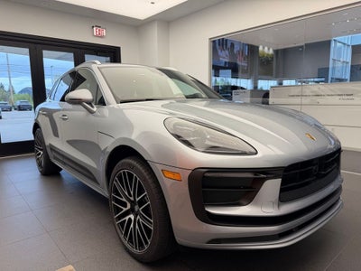 2026 Porsche Macan Base