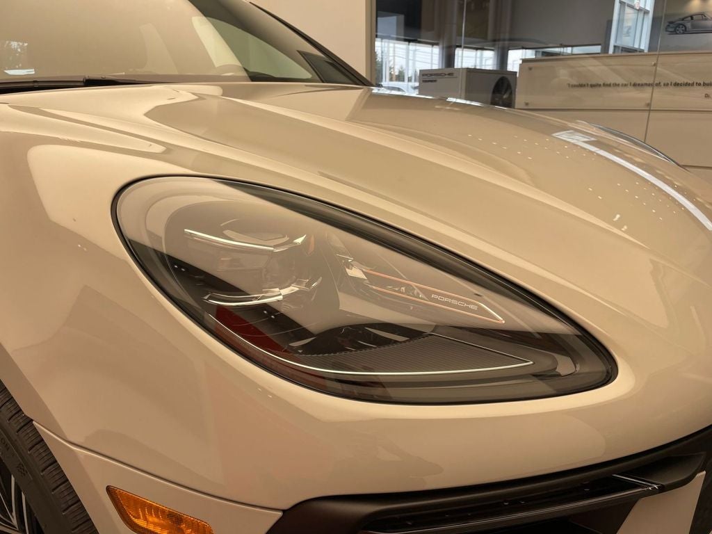 2026 Porsche Macan Base