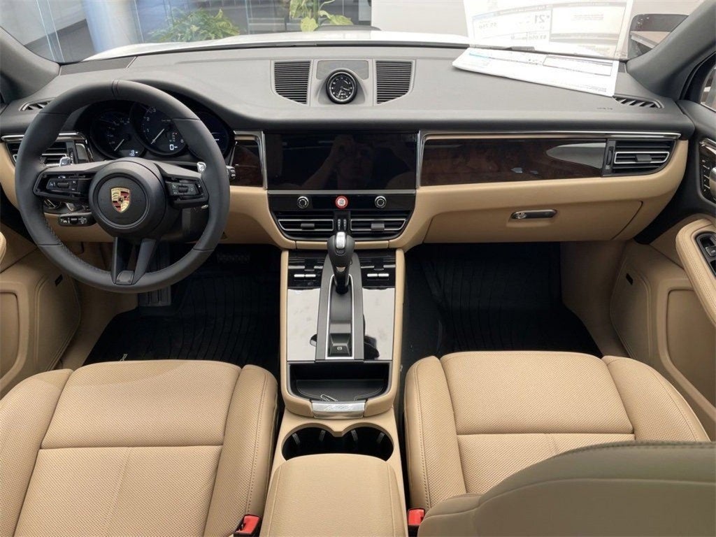 2025 Porsche Macan Base