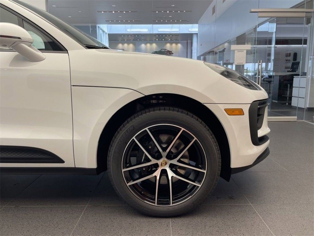 2025 Porsche Macan Base