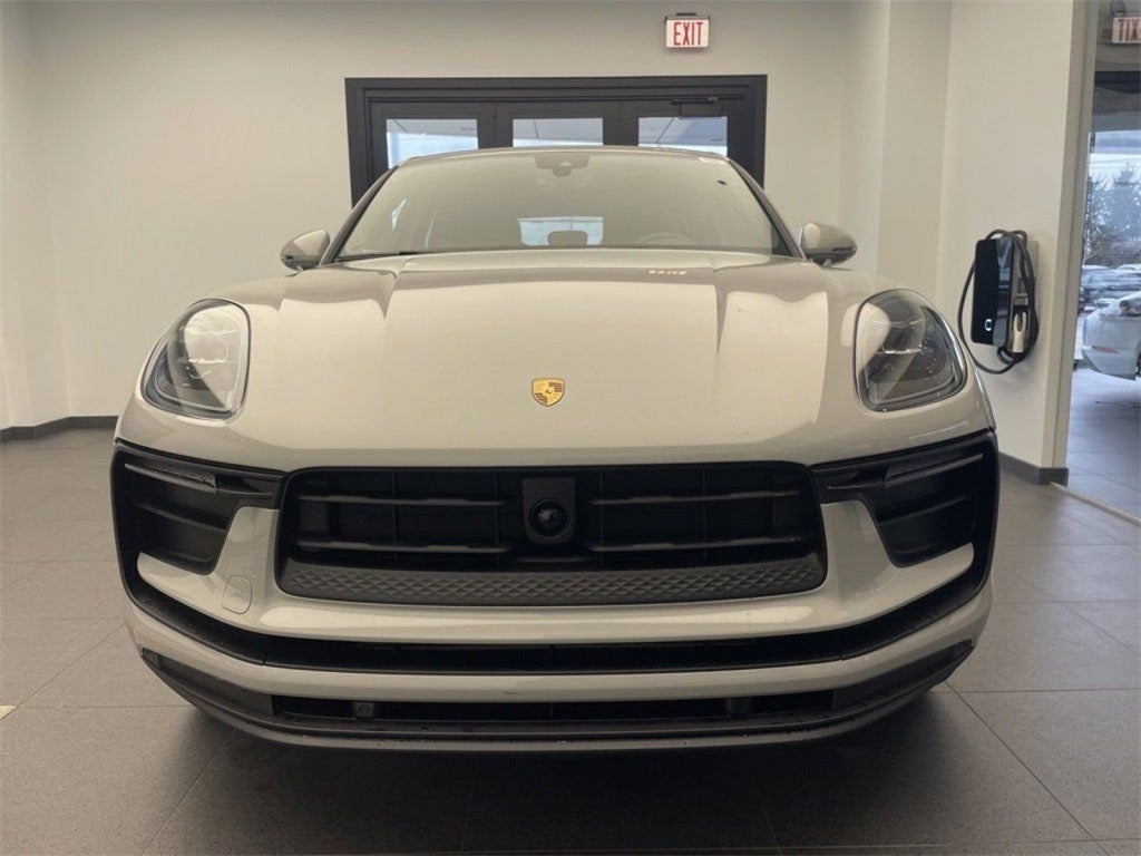 2025 Porsche Macan Base