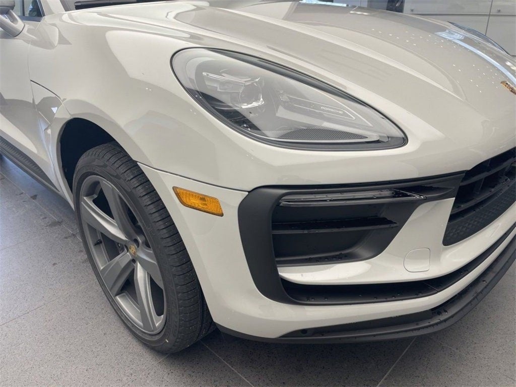 2025 Porsche Macan Base
