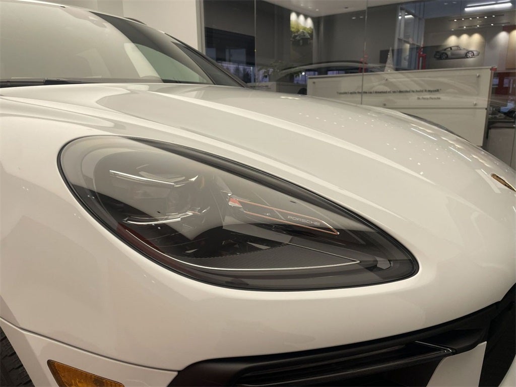 2026 Porsche Macan Base