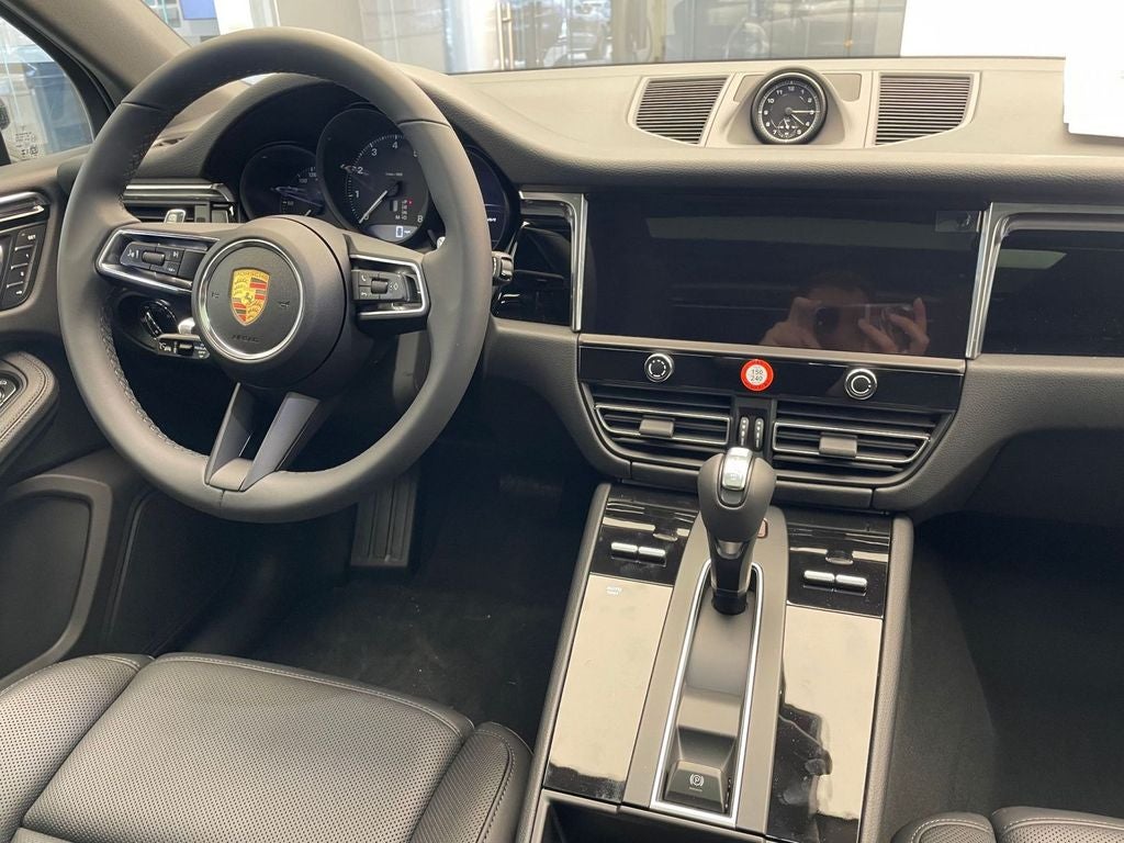 2026 Porsche Macan Base