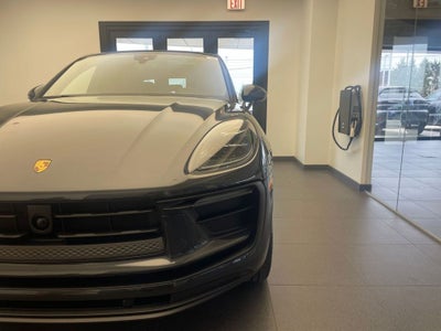 2026 Porsche Macan Base