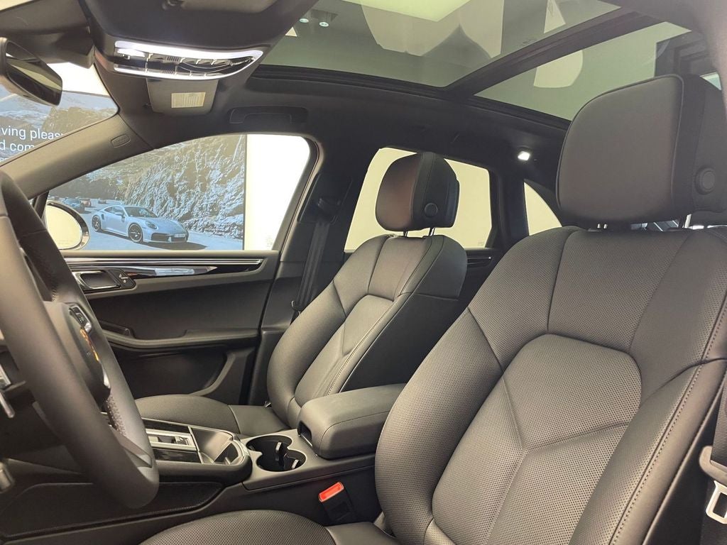 2026 Porsche Macan Base