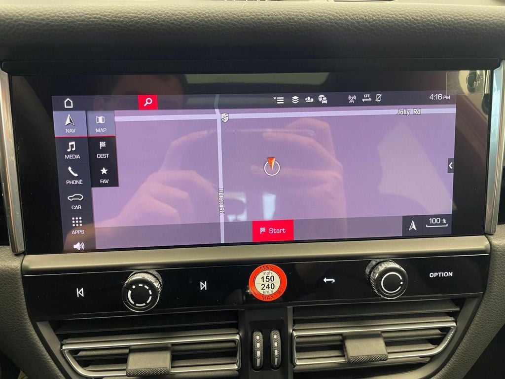 2026 Porsche Macan Base