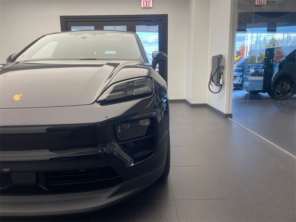 2025 Porsche Macan 4S