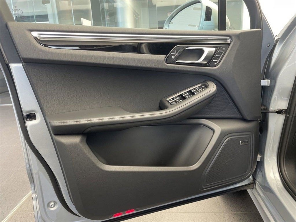 2025 Porsche Macan S