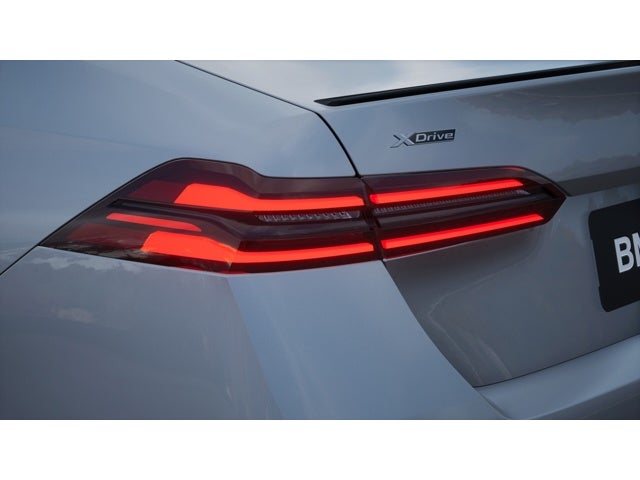 2027 BMW 550e 550e xDrive